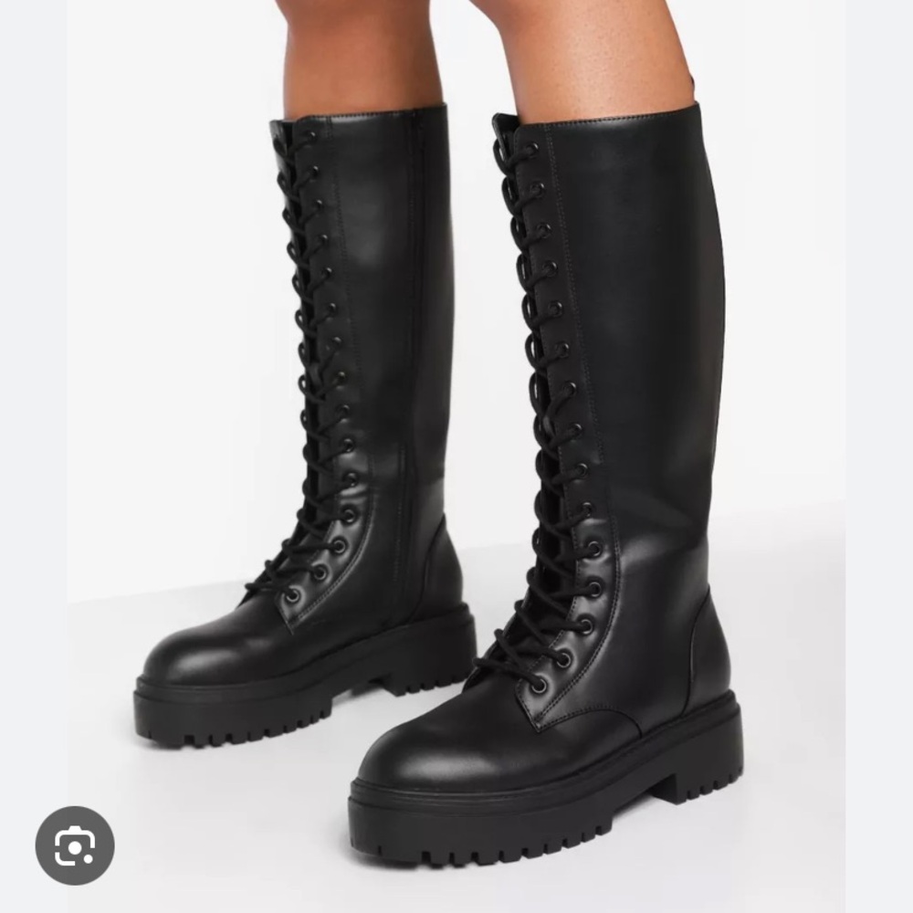 Combat boots